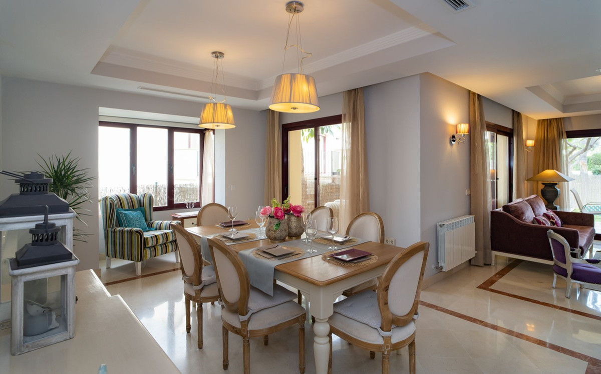Se vende Pareada de 4 dormitorios en Costa Del Sol, Málaga, España