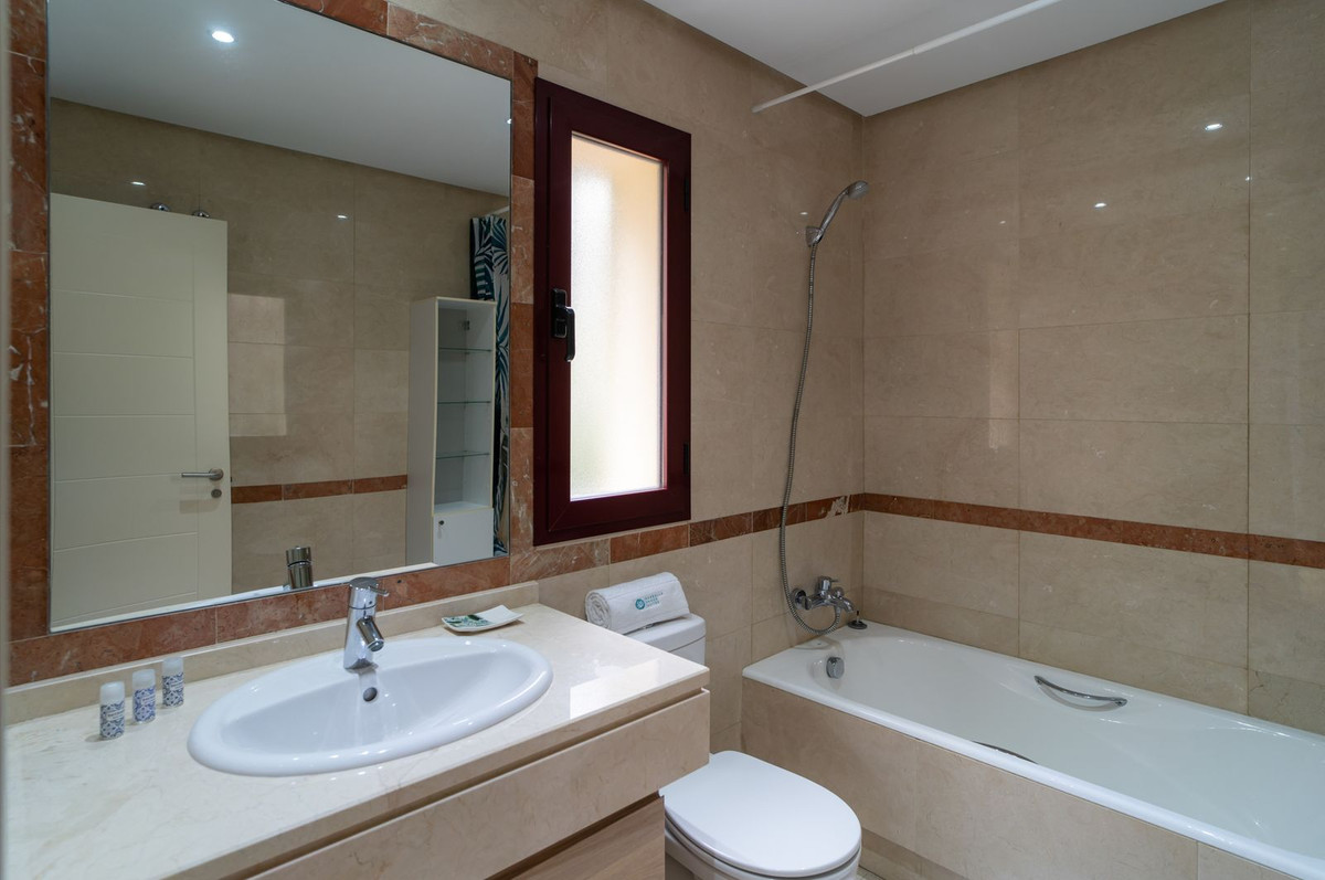 Se vende Pareada de 4 dormitorios en Costa Del Sol, Málaga, España
