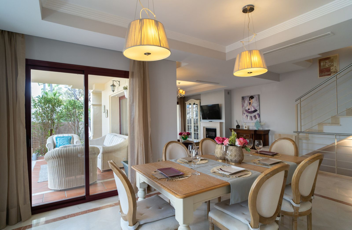 Se vende Pareada de 4 dormitorios en Costa Del Sol, Málaga, España
