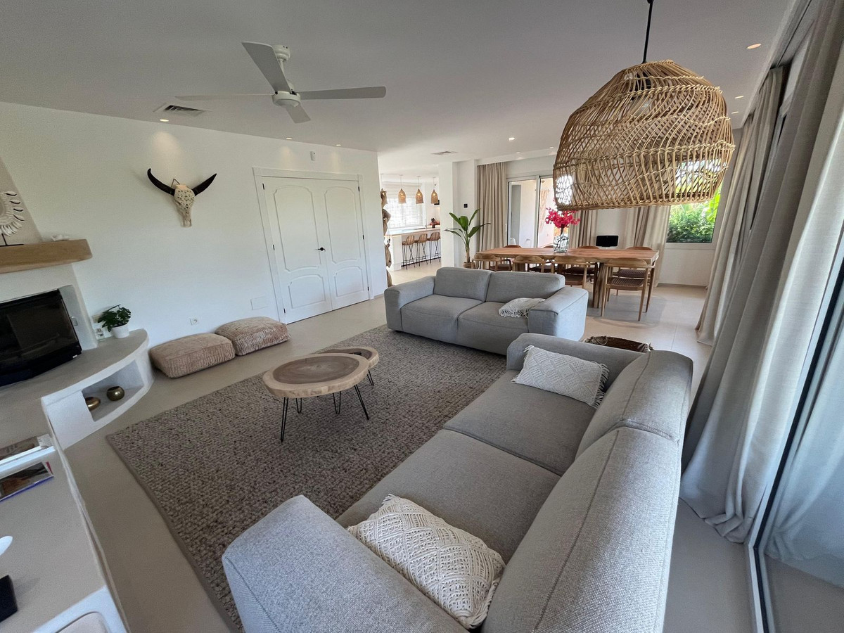 Se vende Villa - Chalet de 4 dormitorios en Costa Del Sol, Málaga, España