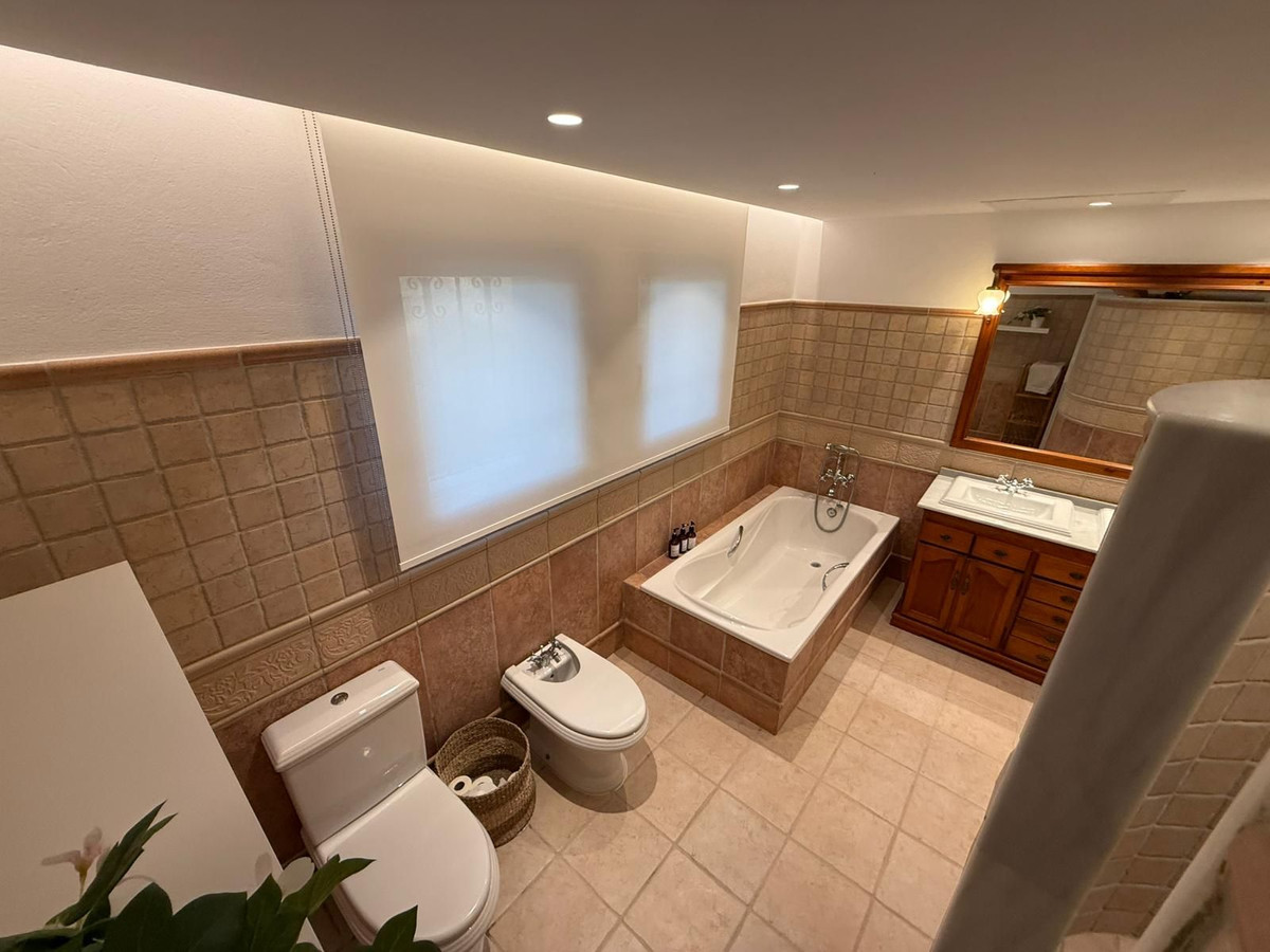 Se vende Villa - Chalet de 4 dormitorios en Costa Del Sol, Málaga, España