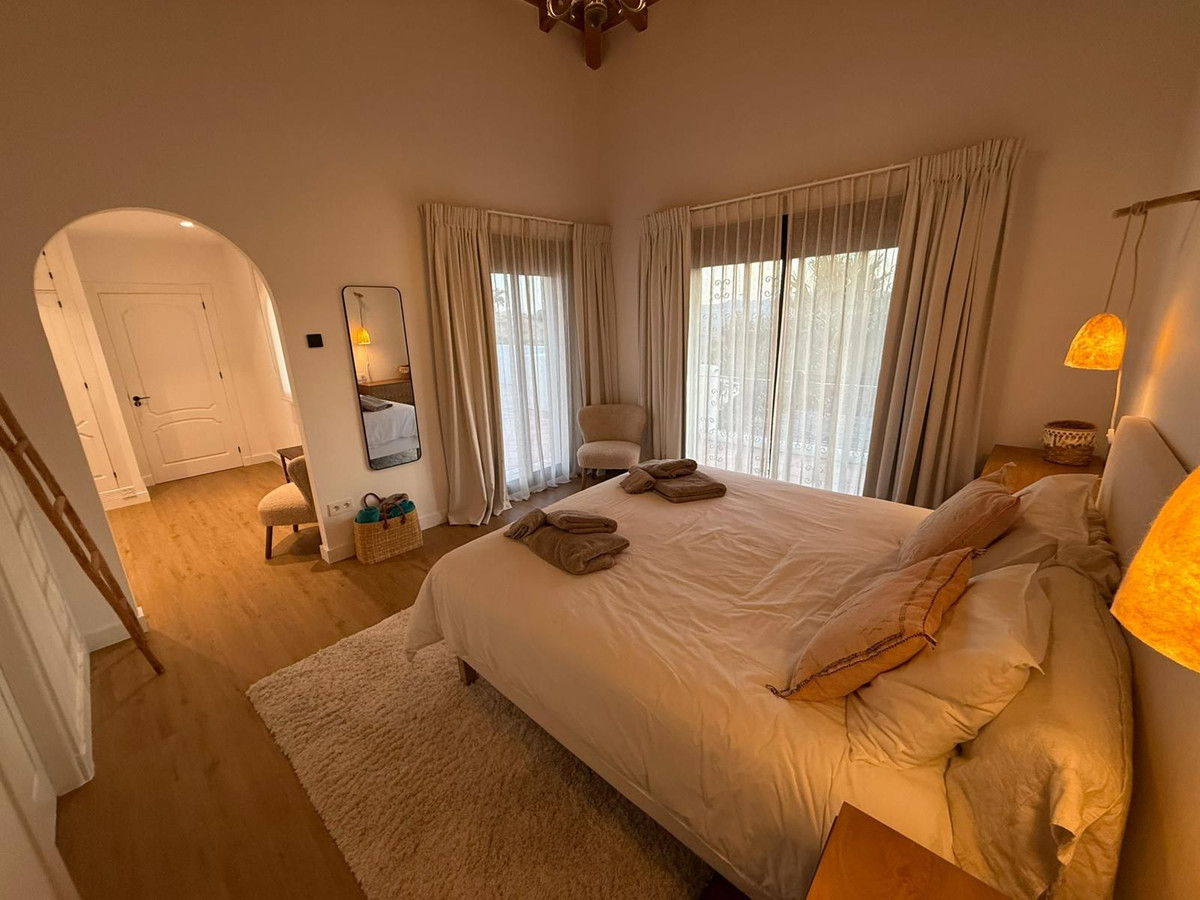 Se vende Villa - Chalet de 4 dormitorios en Costa Del Sol, Málaga, España
