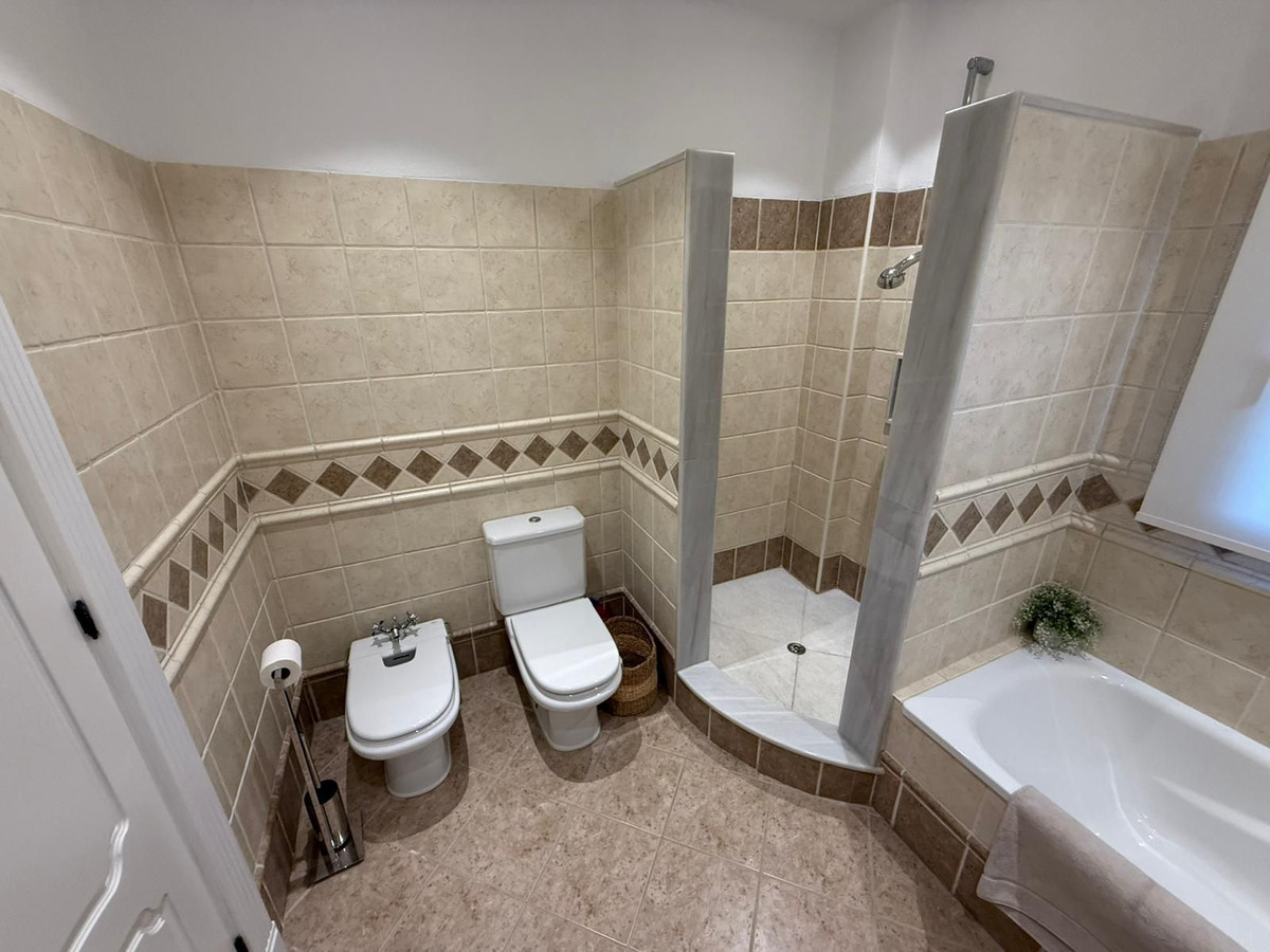 Se vende Villa - Chalet de 4 dormitorios en Costa Del Sol, Málaga, España