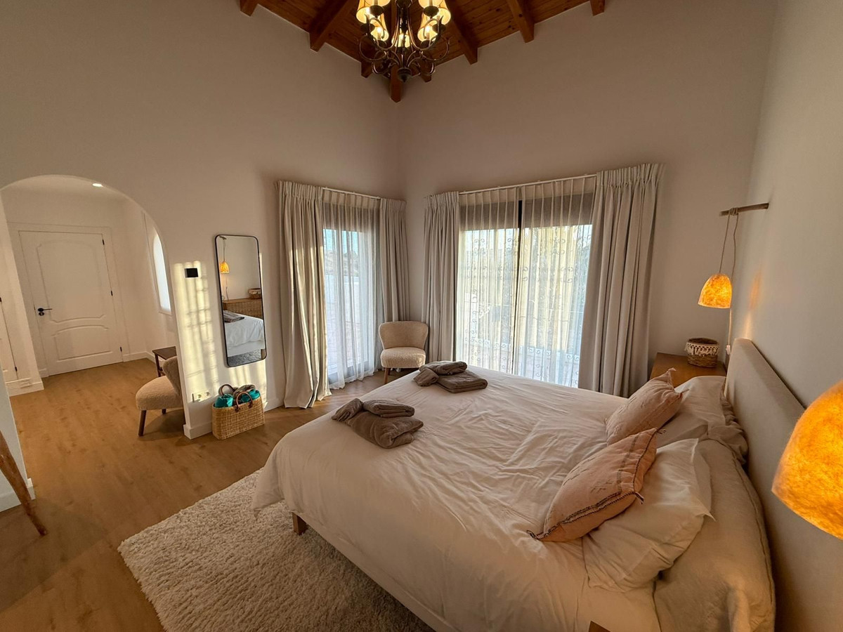 Se vende Villa - Chalet de 4 dormitorios en Costa Del Sol, Málaga, España