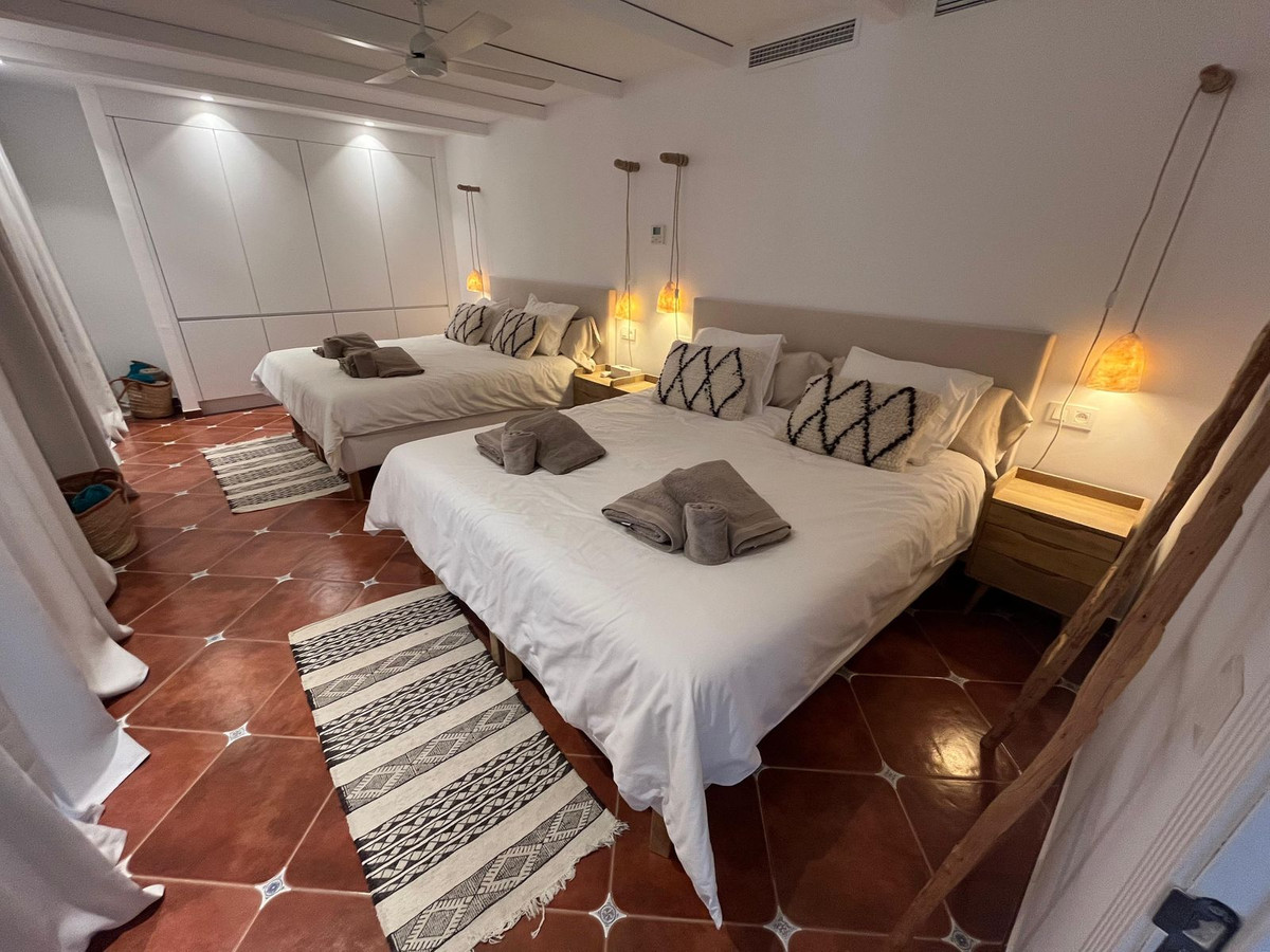 Se vende Villa - Chalet de 4 dormitorios en Costa Del Sol, Málaga, España