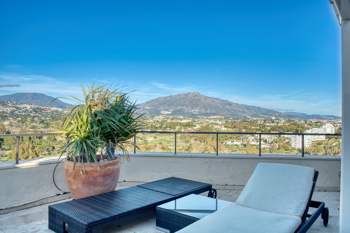 2 Bed Apartment for sale in Estepona Costa Del Sol, Málaga, Spain