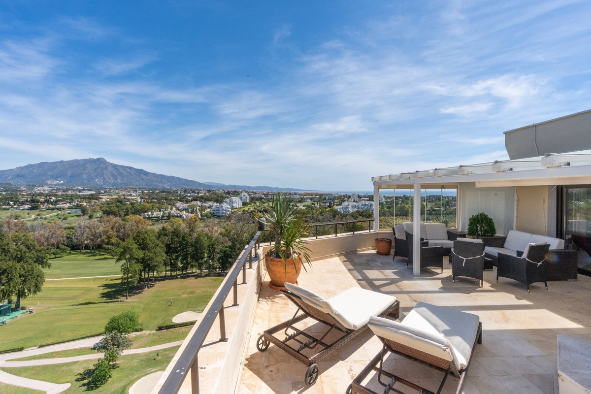 2 Bed Apartment for sale in Estepona Costa Del Sol, Málaga, Spain