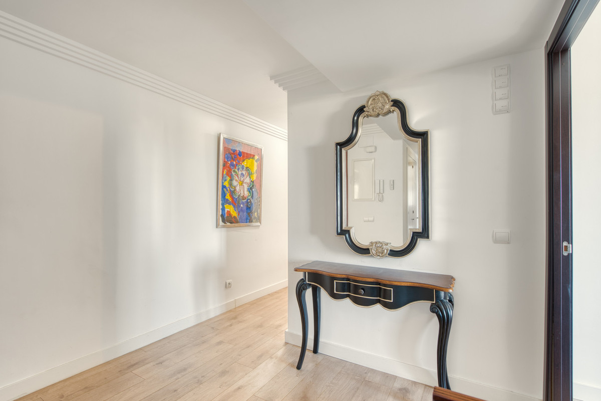 2 Bed Apartment for sale in Estepona Costa Del Sol, Málaga, Spain