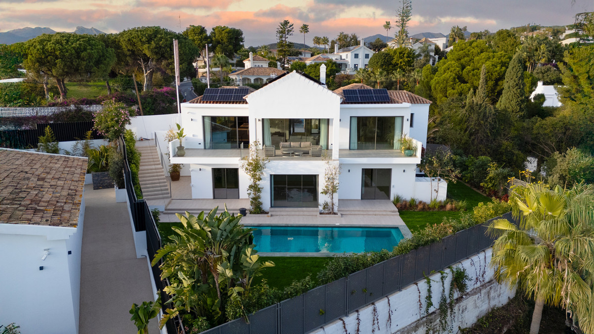 Se vende Villa - Chalet de 4 dormitorios en Costa Del Sol, Málaga, España