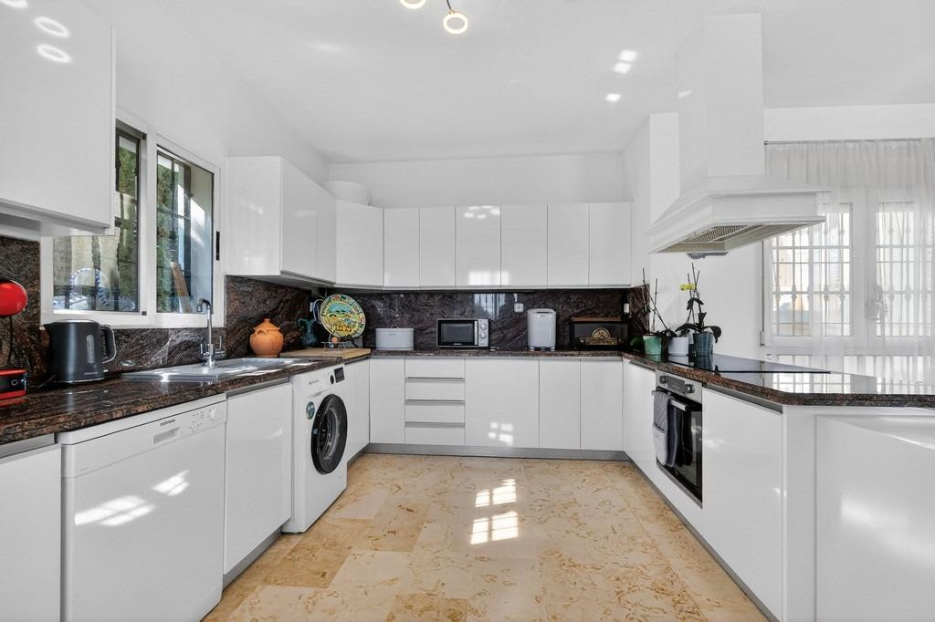 Se vende Villa - Chalet de 4 dormitorios en Costa Blanca, Alicante, España