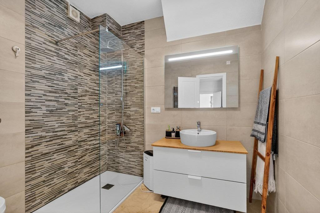 Se vende Villa - Chalet de 4 dormitorios en Costa Blanca, Alicante, España
