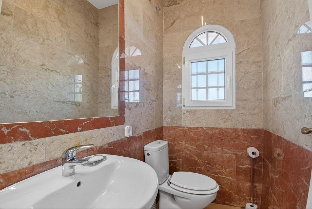 Se vende Villa - Chalet de 4 dormitorios en Costa Blanca, Alicante, España