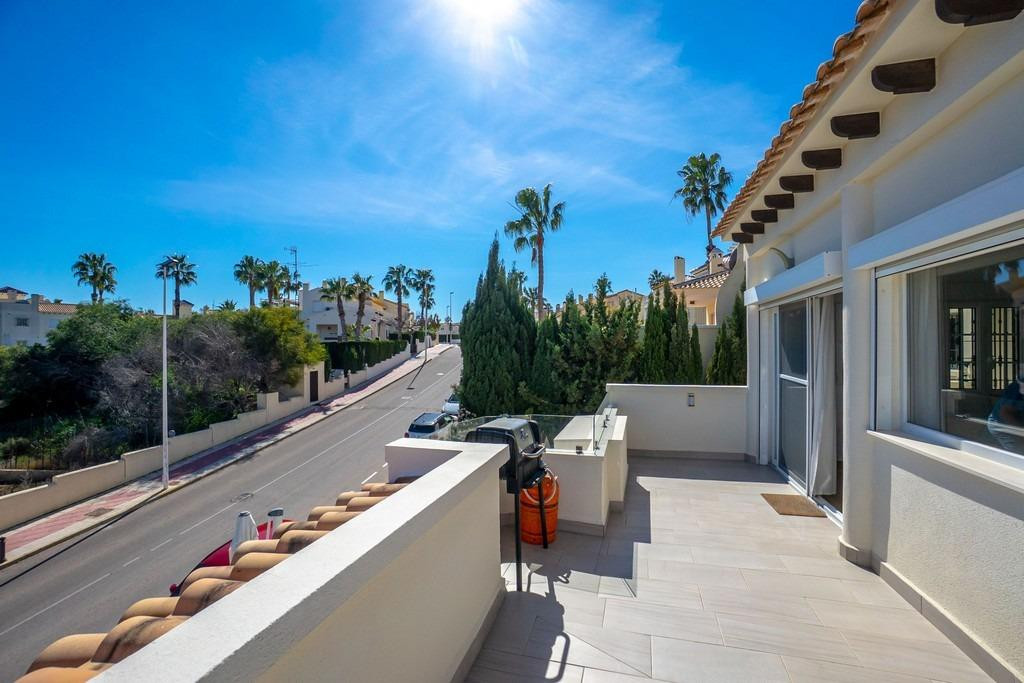Se vende Villa - Chalet de 4 dormitorios en Costa Blanca, Alicante, España