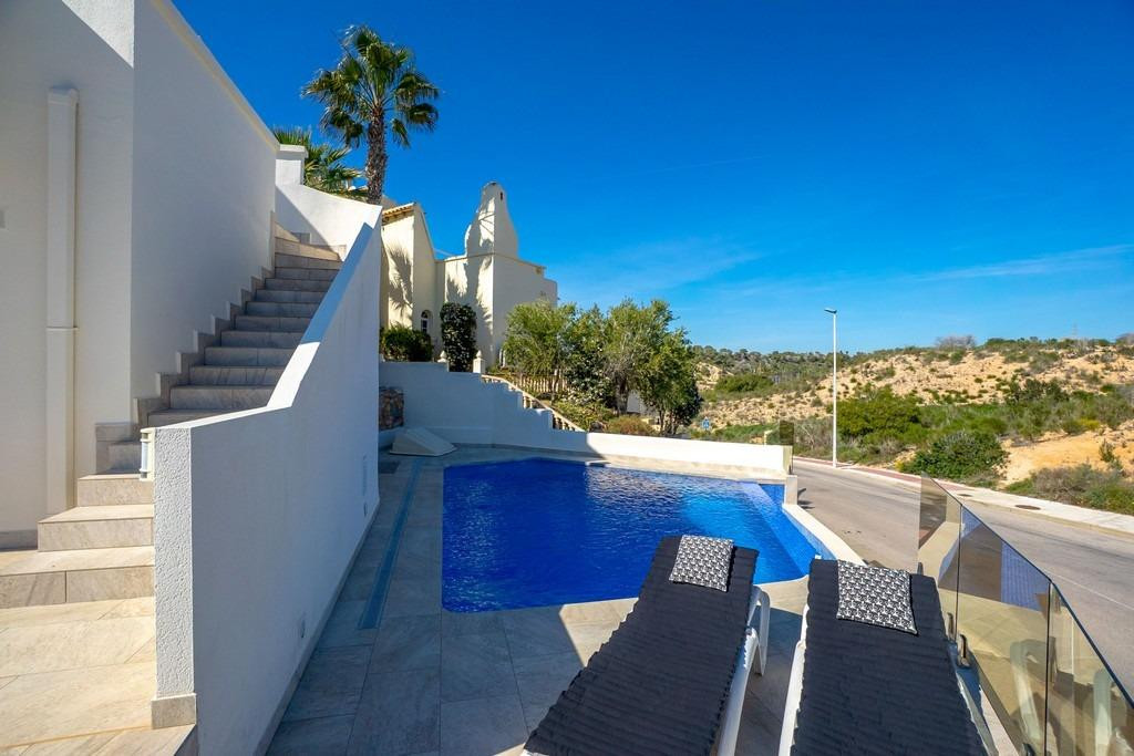 Se vende Villa - Chalet de 4 dormitorios en Costa Blanca, Alicante, España