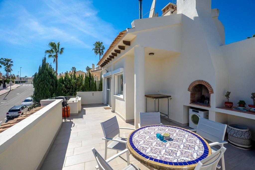 Se vende Villa - Chalet de 4 dormitorios en Costa Blanca, Alicante, España