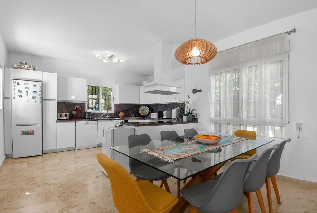 Se vende Villa - Chalet de 4 dormitorios en Costa Blanca, Alicante, España
