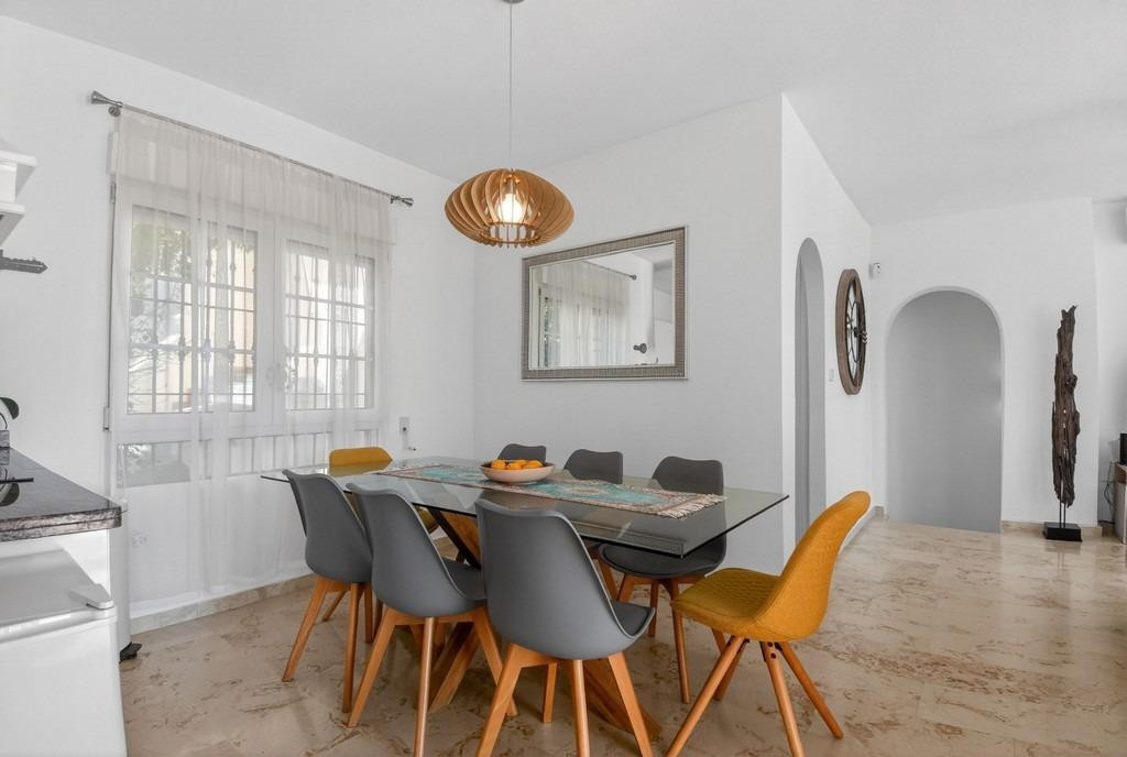 Se vende Villa - Chalet de 4 dormitorios en Costa Blanca, Alicante, España