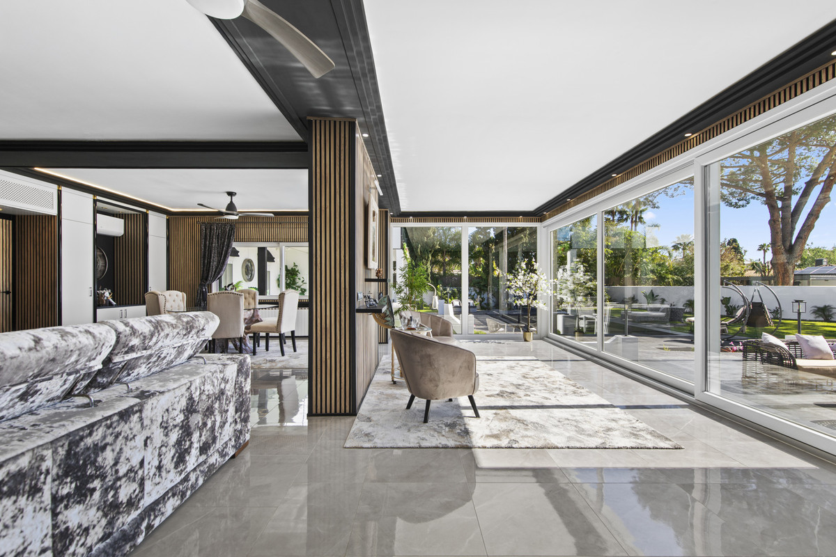 Se vende Villa - Chalet de 5 dormitorios en Costa Del Sol, Málaga, España