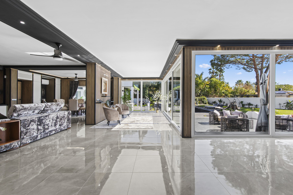 Se vende Villa - Chalet de 5 dormitorios en Costa Del Sol, Málaga, España