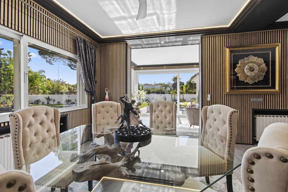 Se vende Villa - Chalet de 5 dormitorios en Costa Del Sol, Málaga, España