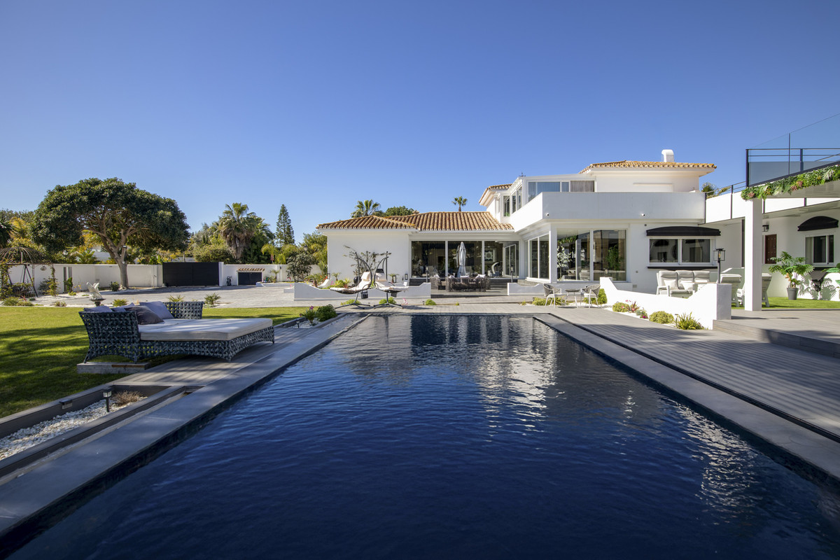 Se vende Villa - Chalet de 5 dormitorios en Costa Del Sol, Málaga, España