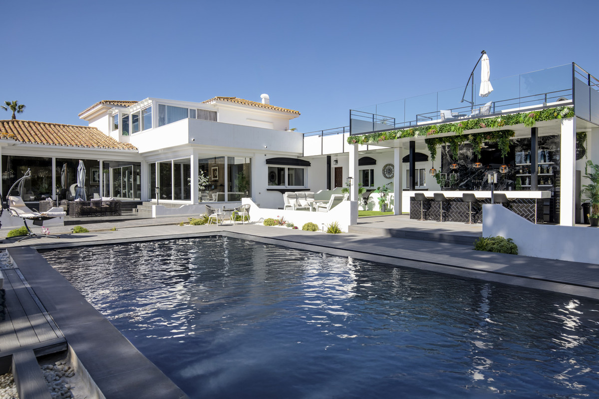 Se vende Villa - Chalet de 5 dormitorios en Costa Del Sol, Málaga, España