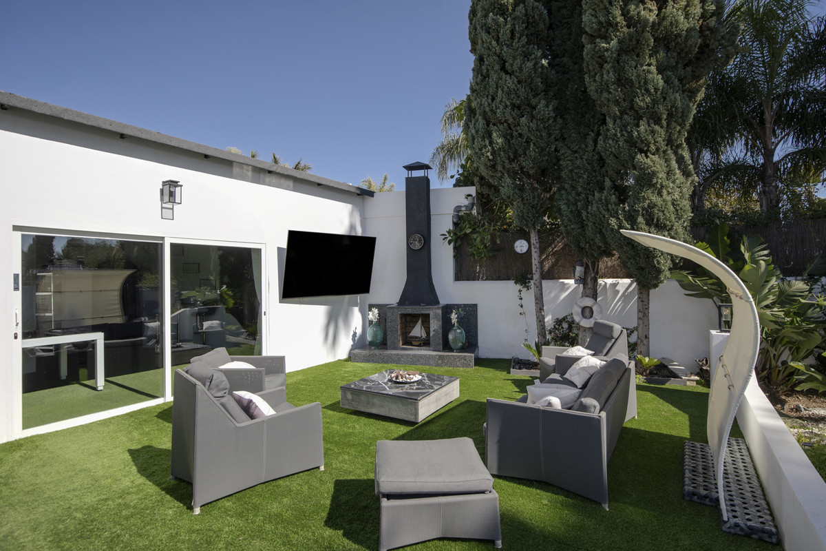Se vende Villa - Chalet de 5 dormitorios en Costa Del Sol, Málaga, España