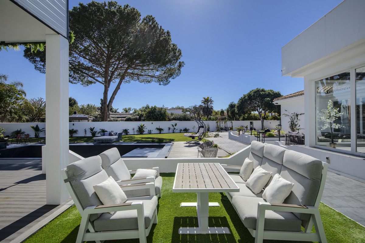 Se vende Villa - Chalet de 5 dormitorios en Costa Del Sol, Málaga, España