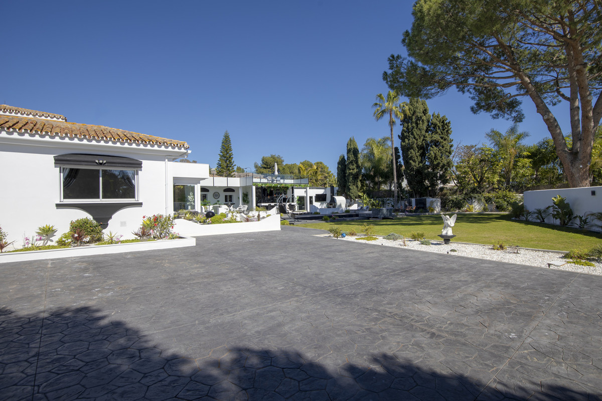 Se vende Villa - Chalet de 5 dormitorios en Costa Del Sol, Málaga, España