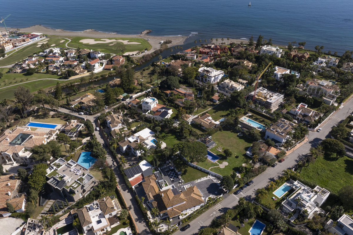 Se vende Villa - Chalet de 5 dormitorios en Costa Del Sol, Málaga, España