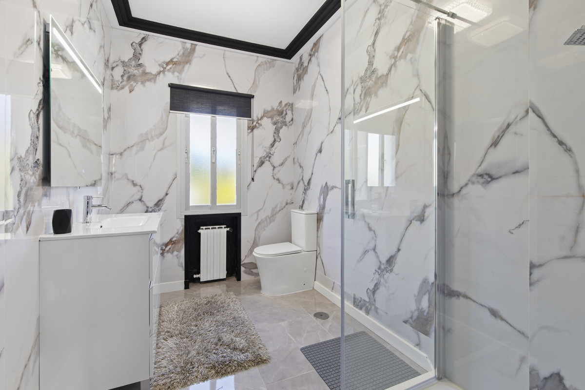 Se vende Villa - Chalet de 5 dormitorios en Costa Del Sol, Málaga, España