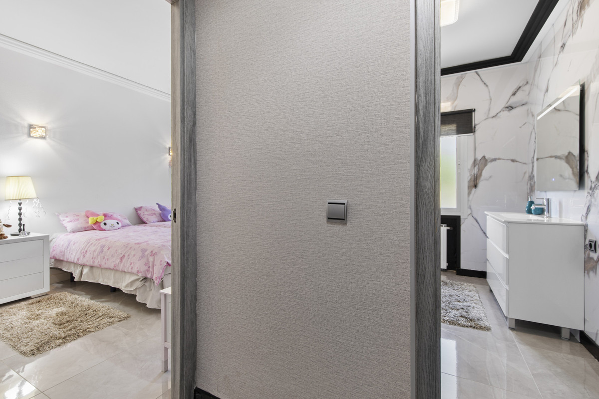 Se vende Villa - Chalet de 5 dormitorios en Costa Del Sol, Málaga, España