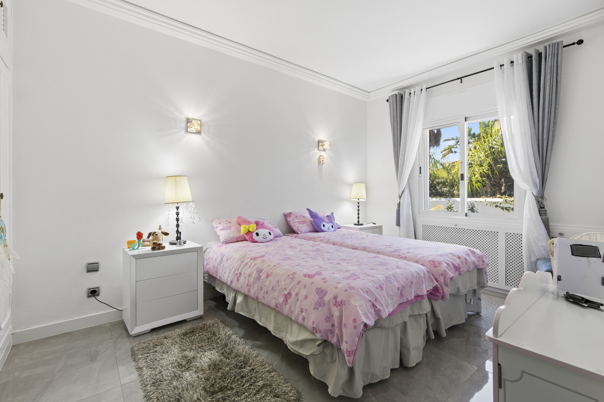 Se vende Villa - Chalet de 5 dormitorios en Costa Del Sol, Málaga, España