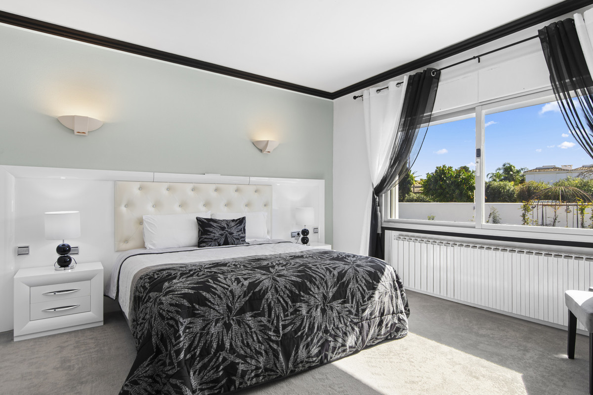 Se vende Villa - Chalet de 5 dormitorios en Costa Del Sol, Málaga, España