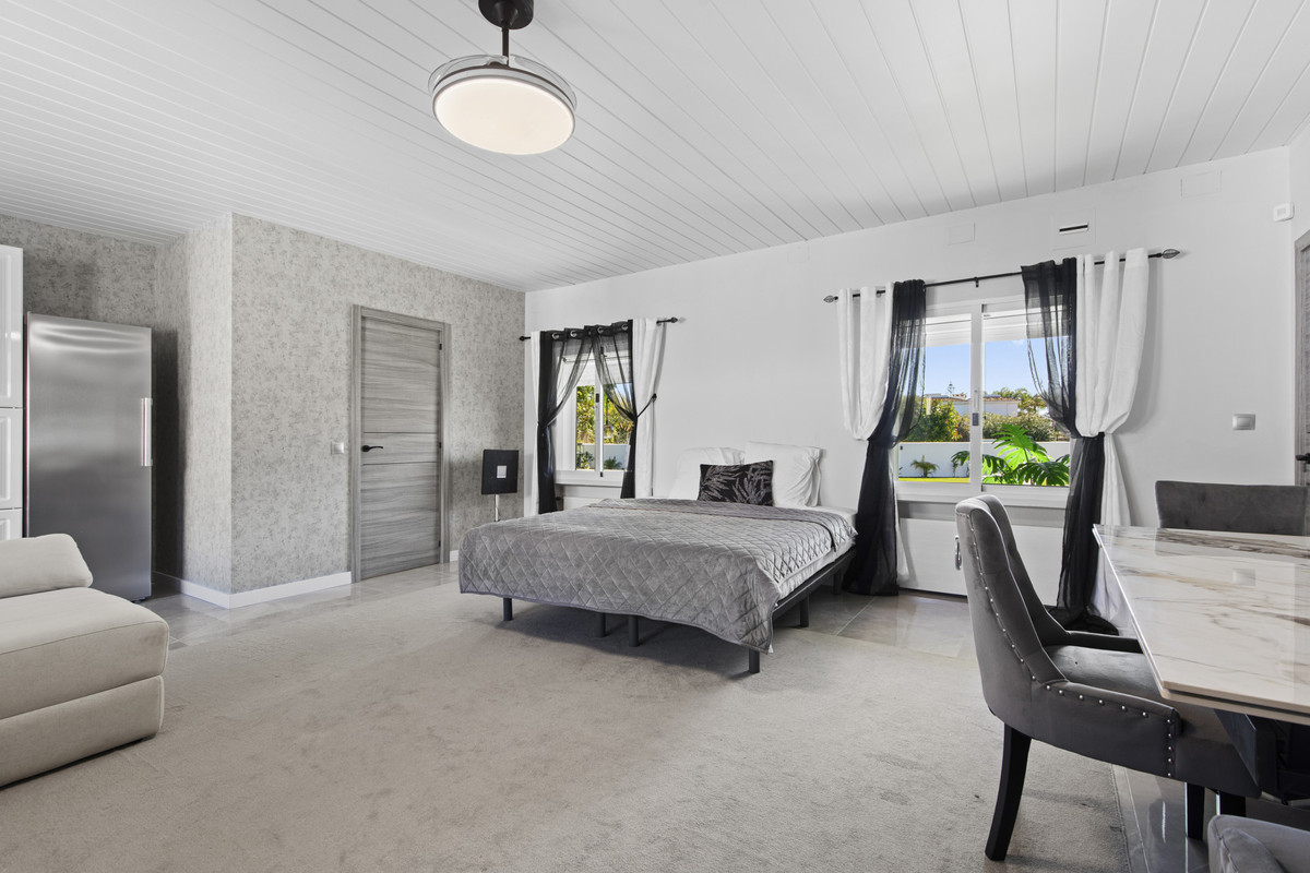 Se vende Villa - Chalet de 5 dormitorios en Costa Del Sol, Málaga, España