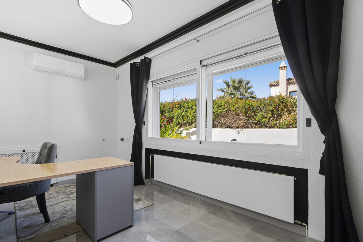 Se vende Villa - Chalet de 5 dormitorios en Costa Del Sol, Málaga, España