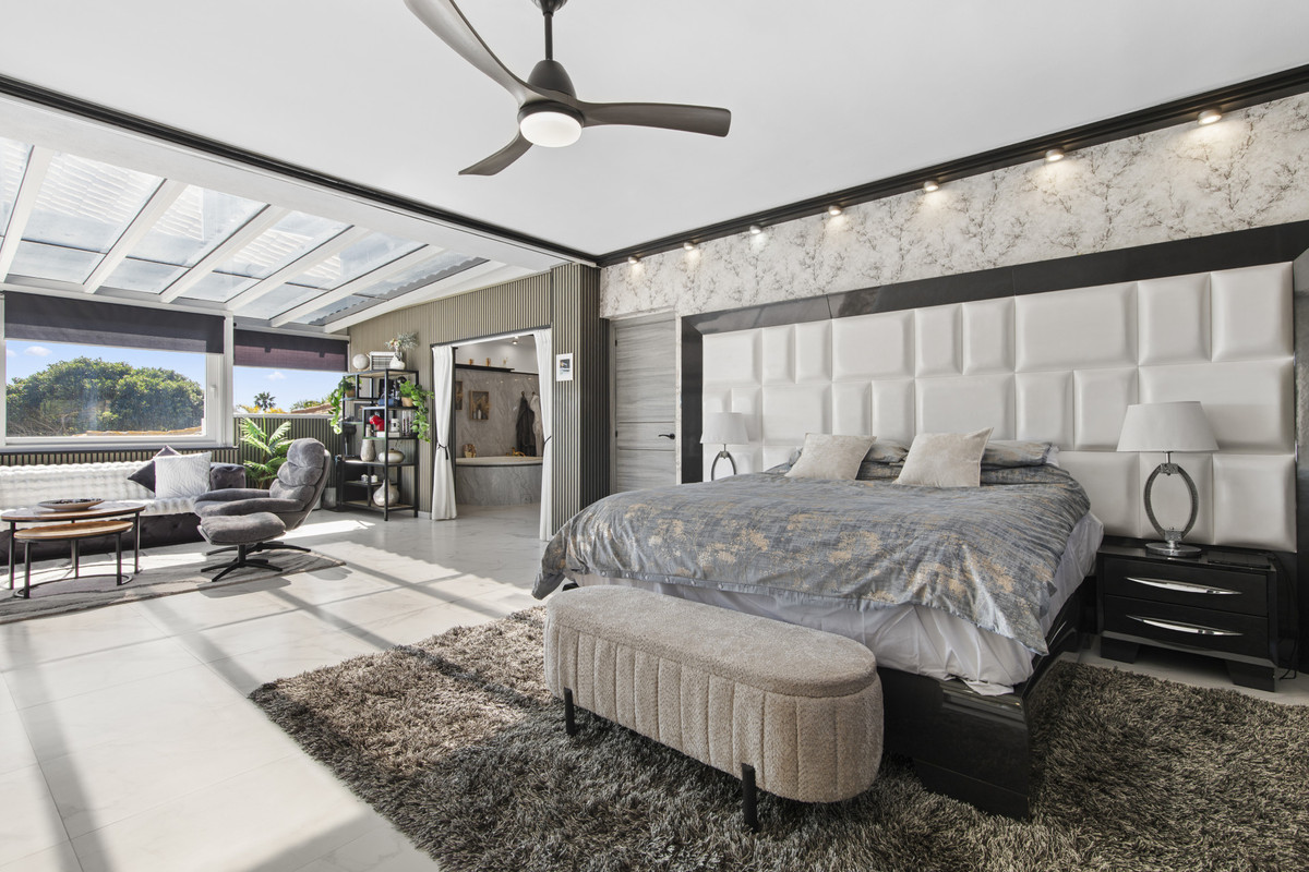 Se vende Villa - Chalet de 5 dormitorios en Costa Del Sol, Málaga, España
