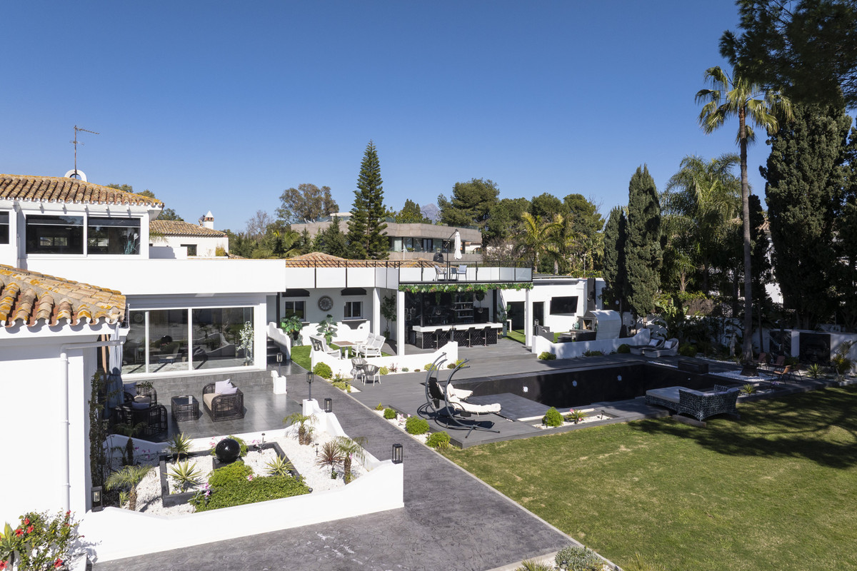 Se vende Villa - Chalet de 5 dormitorios en Costa Del Sol, Málaga, España