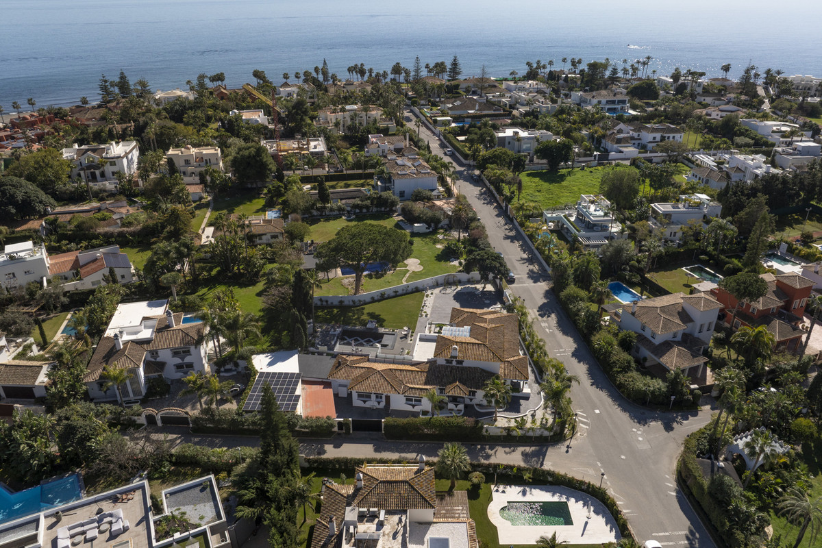 Se vende Villa - Chalet de 5 dormitorios en Costa Del Sol, Málaga, España