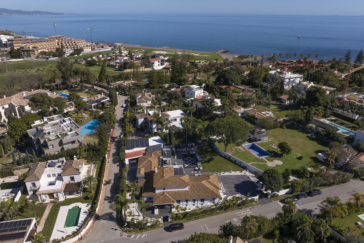 Se vende Villa - Chalet de 5 dormitorios en Costa Del Sol, Málaga, España