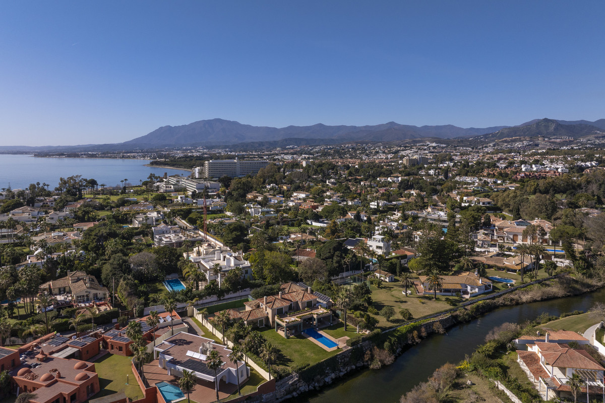 Se vende Villa - Chalet de 5 dormitorios en Costa Del Sol, Málaga, España