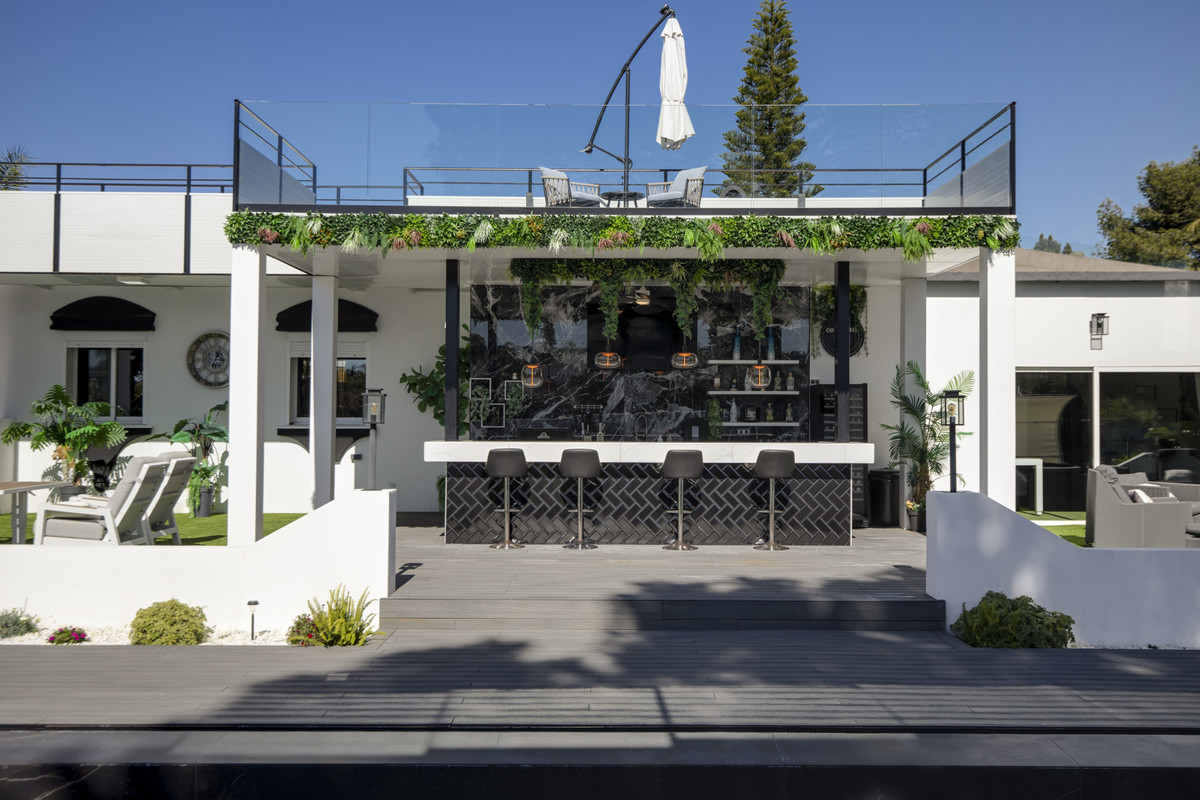 Se vende Villa - Chalet de 5 dormitorios en Costa Del Sol, Málaga, España