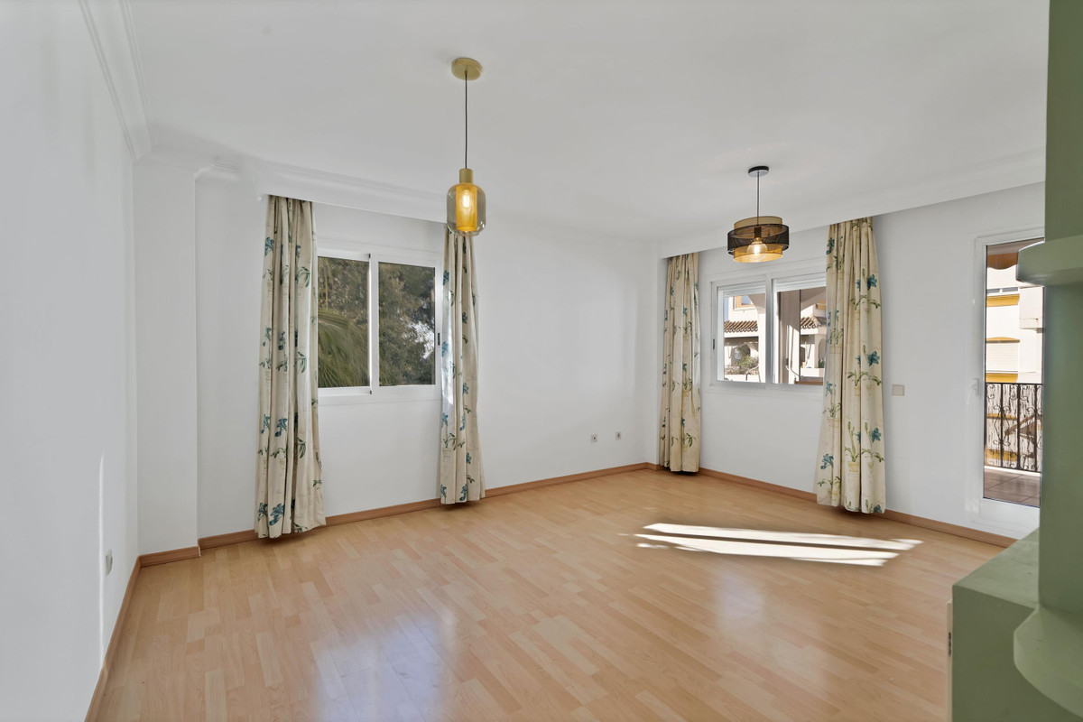 3 Bed Apartment for sale in Marbella Costa Del Sol, Málaga, Spain