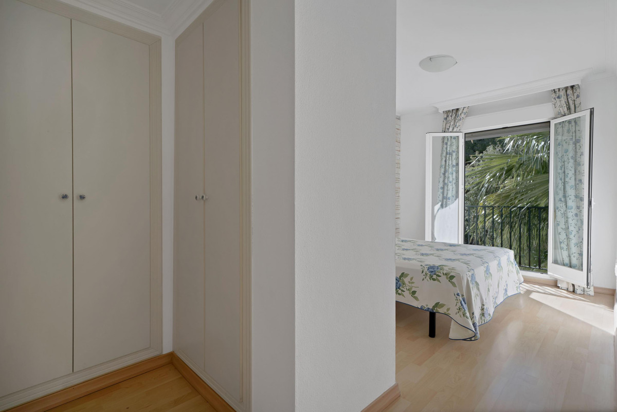 3 Bed Apartment for sale in Marbella Costa Del Sol, Málaga, Spain