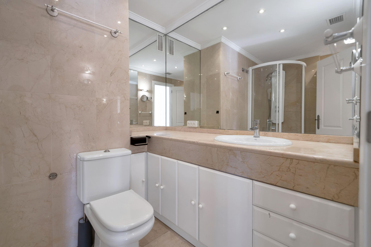 3 Bed Apartment for sale in Marbella Costa Del Sol, Málaga, Spain