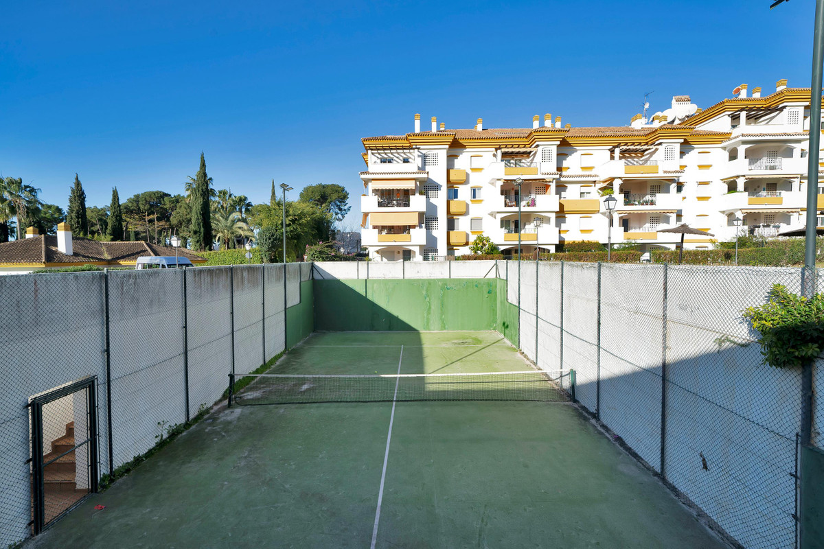 3 Bed Apartment for sale in Marbella Costa Del Sol, Málaga, Spain