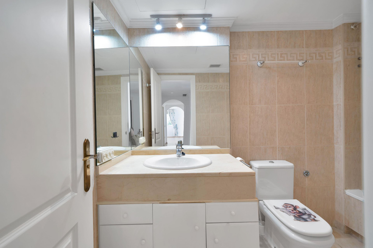 3 Bed Apartment for sale in Marbella Costa Del Sol, Málaga, Spain