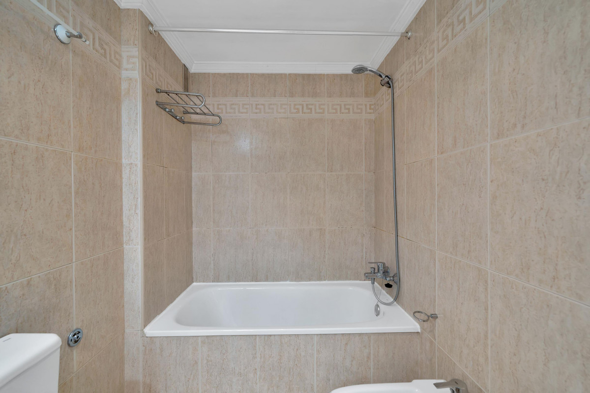 3 Bed Apartment for sale in Marbella Costa Del Sol, Málaga, Spain