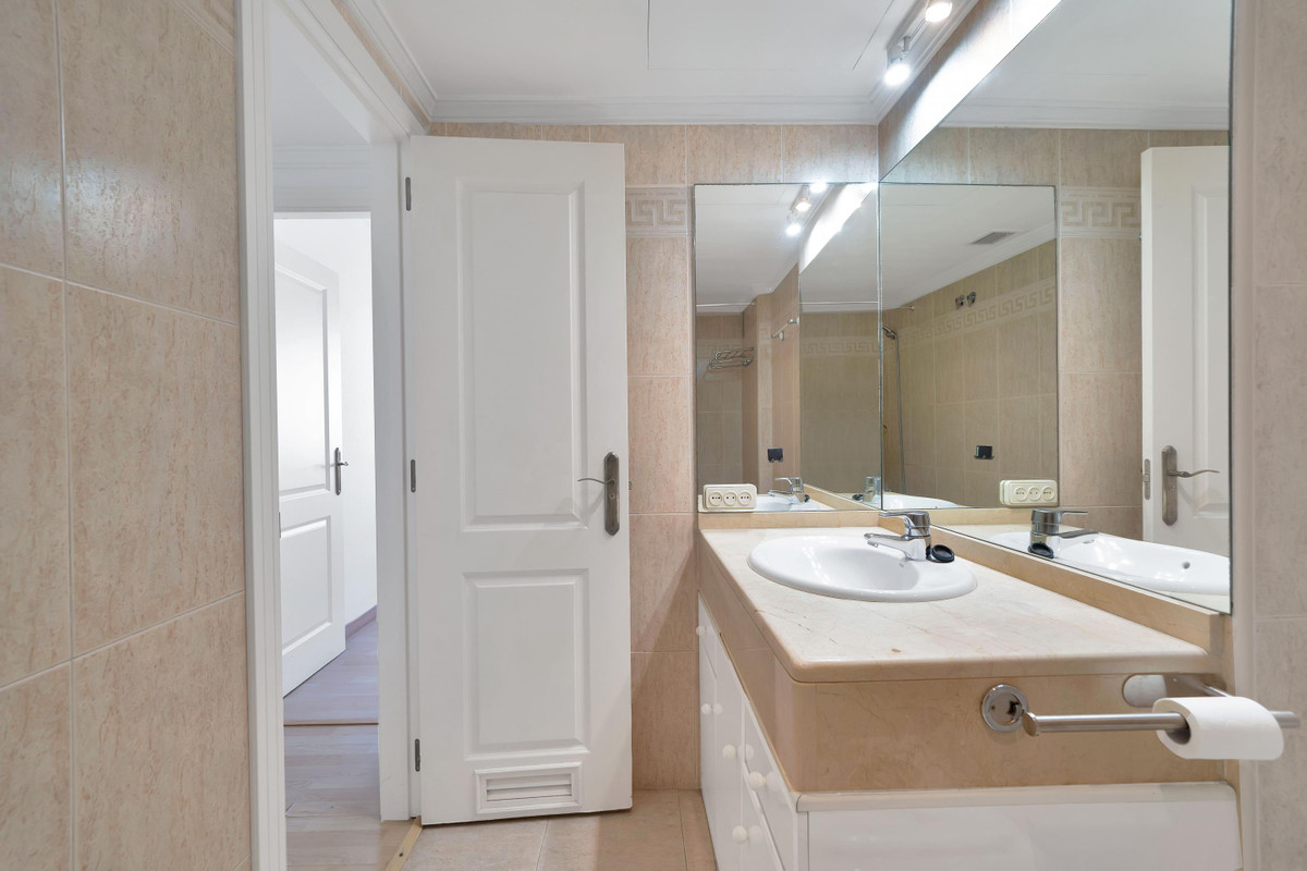 3 Bed Apartment for sale in Marbella Costa Del Sol, Málaga, Spain