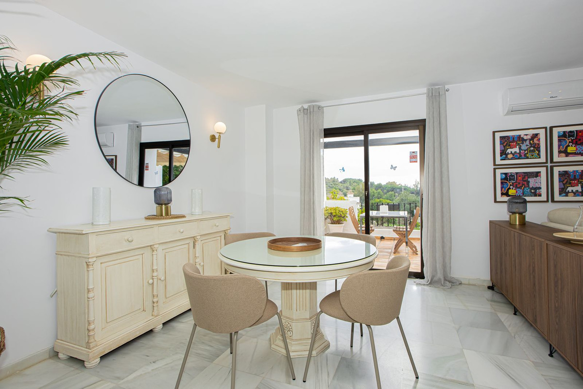 2 Bed Apartment for sale in The Golden Mile Costa Del Sol, Málaga, Spain